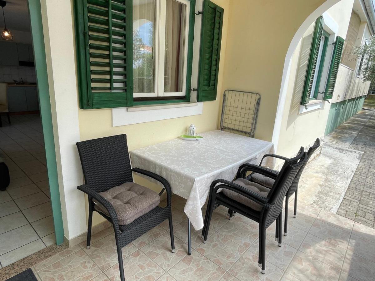 Apartments Antonija Punta Skala Next To Falkensteiner Resort Petrcane Exterior photo