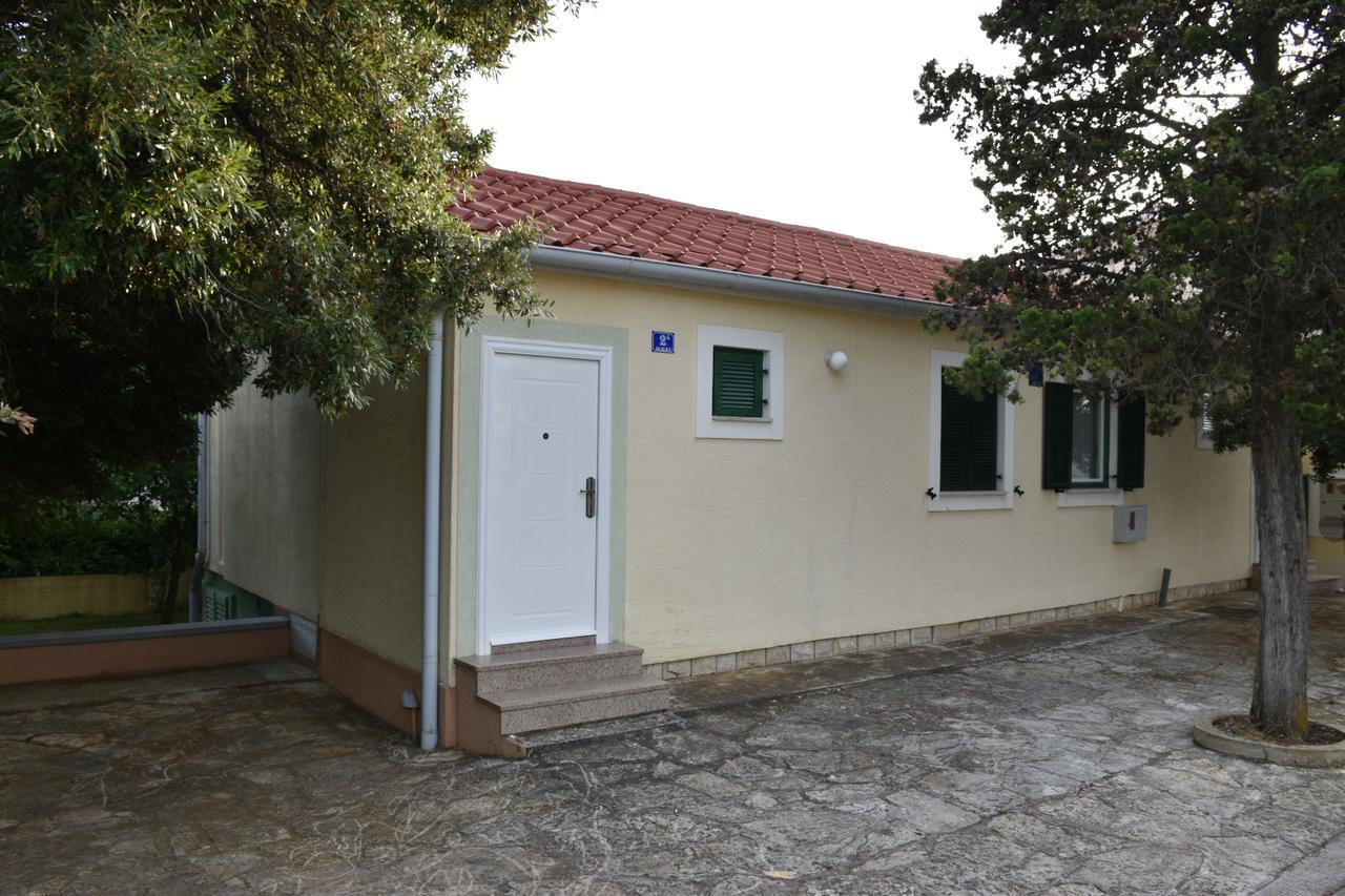 Apartments Antonija Punta Skala Next To Falkensteiner Resort Petrcane Exterior photo