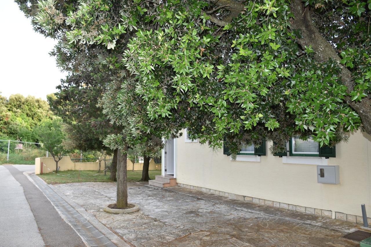 Apartments Antonija Punta Skala Next To Falkensteiner Resort Petrcane Exterior photo