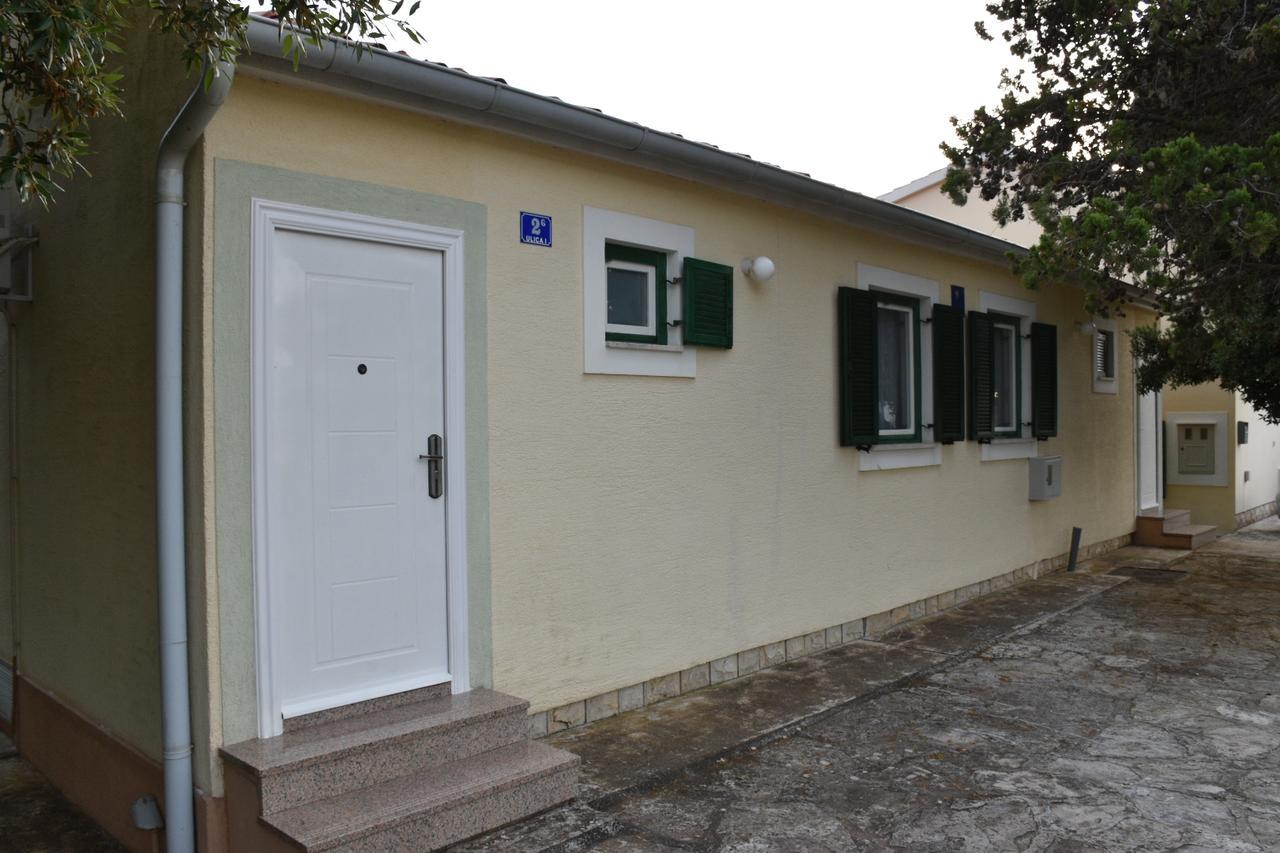 Apartments Antonija Punta Skala Next To Falkensteiner Resort Petrcane Exterior photo